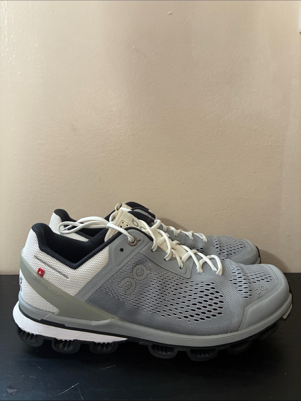 On Cloudsurfer glacier running shoes gray and white colorway size 8.5 Mens